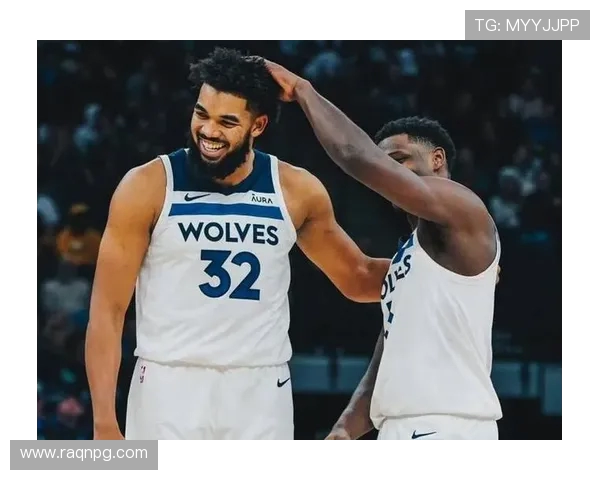 爱德华兹谈唐斯离别感受虽怪仍是兄弟并肩征战篮球赛场情谊不变中